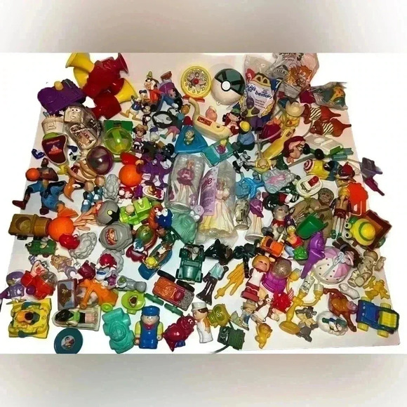 LARGE Vintage Mixed Lot of Fast Food Toys From 1980s-1990s, MEGA LOT!! - Picture 1 of 15